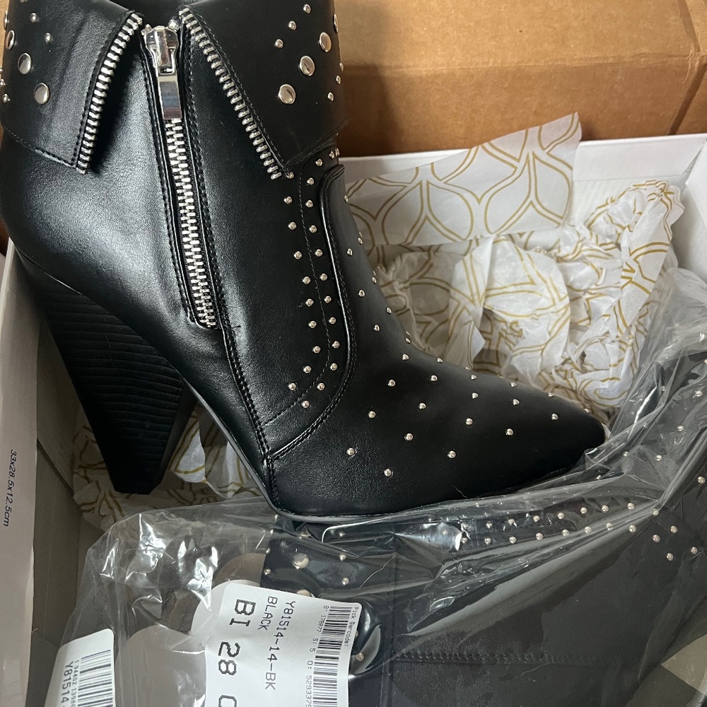 Venus “ brand new heeled ankle boots